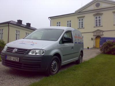 En av våra firmabilar vid arbete på en svensk herrgård